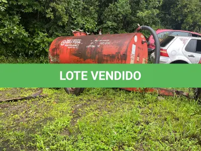 LOTE 005 - Lote de sucata de máquinas: 02 ensiladeiras e 01 espalhador de adubo orgânico de 4000L.