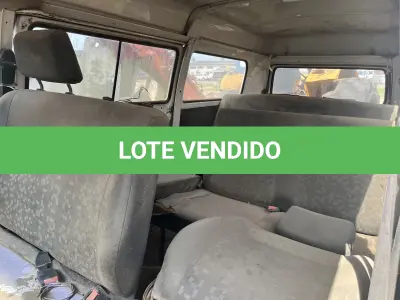 LOTE 005 - Camioneta Volkswagem Kombi, Ano/Modelo 2008, Capacidade 09 pessoas