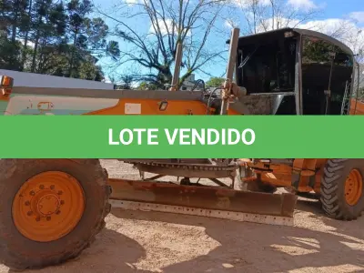 LOTE 003 - Motoniveladora cor laranja CASE, modelo 845B, 2014.