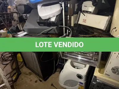 LOTE 005 - Lote de Sucata diversas contendo eletrônicos, mobiliários e ferros.