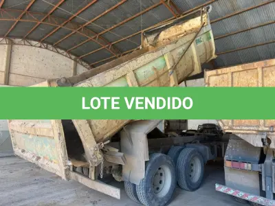 LOTE 002 - Caminhão Mercedes Benz branco Pac 2, modelo ATRON 2729 k 6x4, 2014, carroceria basculante branca.