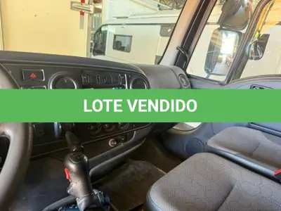 LOTE 001 - Caminhão Ford preto, modelo CARGO 2429, 2012/2013, carroceria basculante preta.