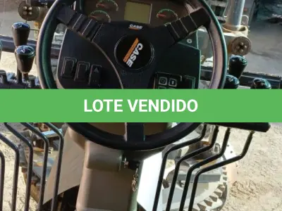 LOTE 003 - Motoniveladora cor laranja CASE, modelo 845B, 2014.