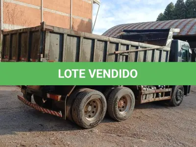 LOTE 001 - Caminhão Ford preto, modelo CARGO 2429, 2012/2013, carroceria basculante preta.