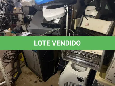 LOTE 005 - Lote de Sucata diversas contendo eletrônicos, mobiliários e ferros.