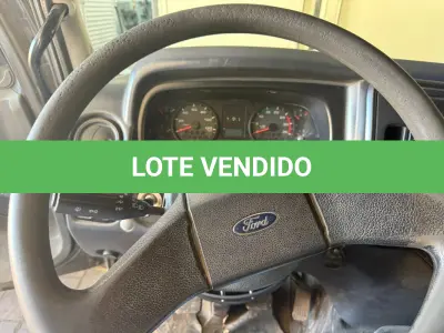 LOTE 001 - Caminhão Ford preto, modelo CARGO 2429, 2012/2013, carroceria basculante preta.