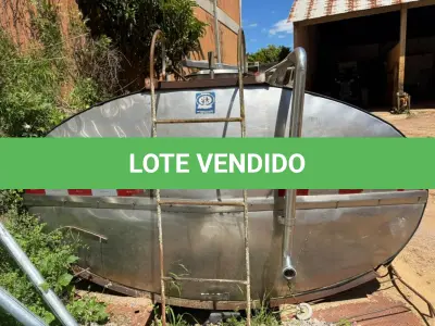 LOTE 004 - Tanque isotérmico rodoviário, tipo oval, inoxidável, marca Jardinox, capacidade de 4.000 litros.