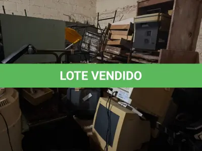 LOTE 005 - Lote de Sucata diversas contendo eletrônicos, mobiliários e ferros.