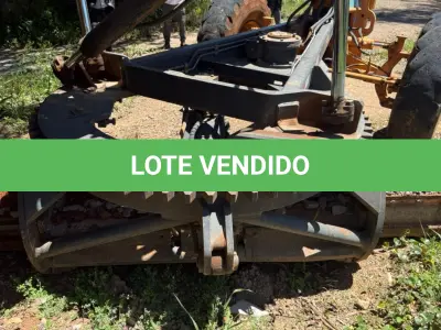 LOTE 003 - Motoniveladora cor laranja CASE, modelo 845B, 2014.