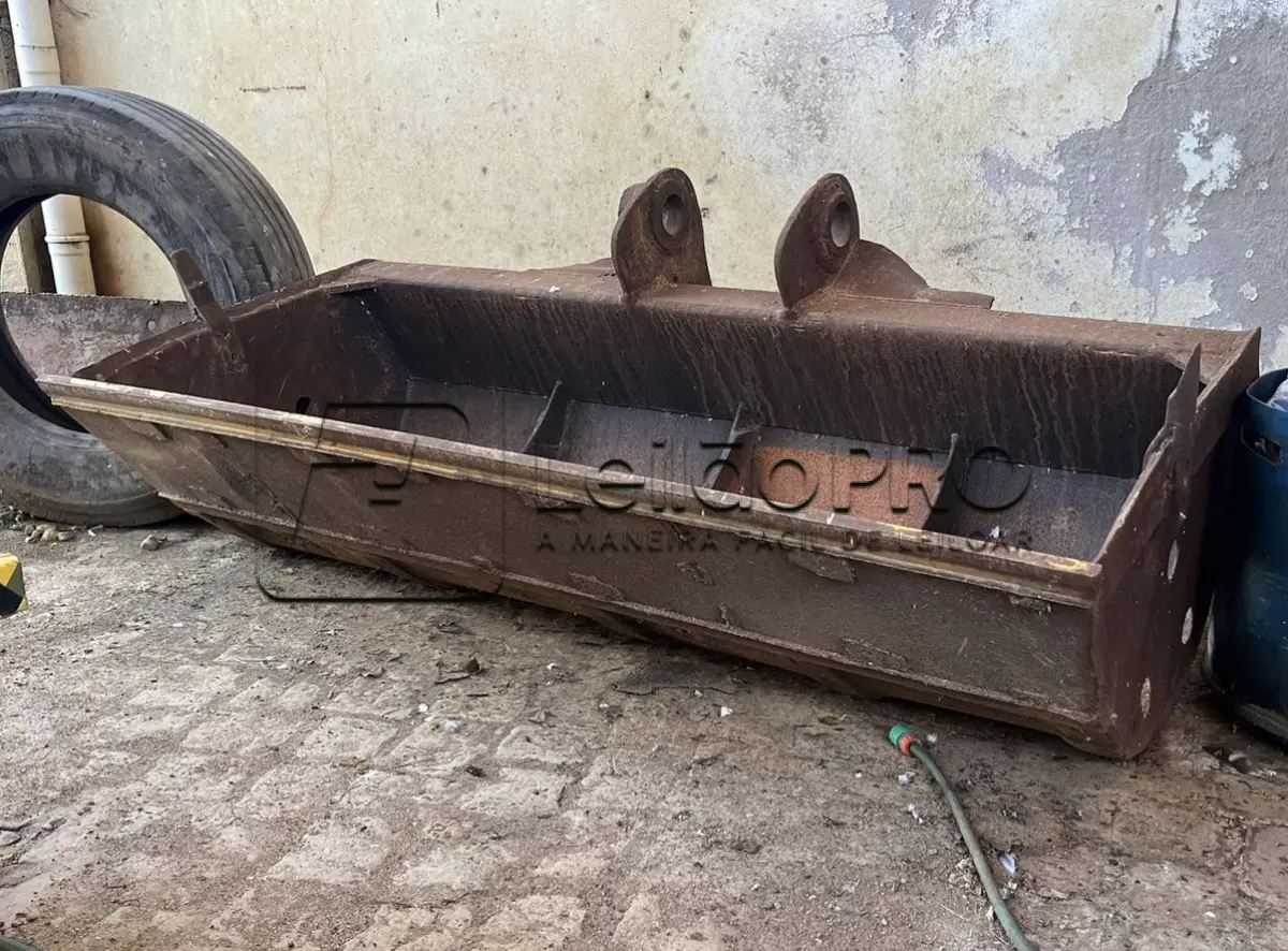 LOTE 001 - Uma Concha de Escavação de Limpeza de Escavadeira