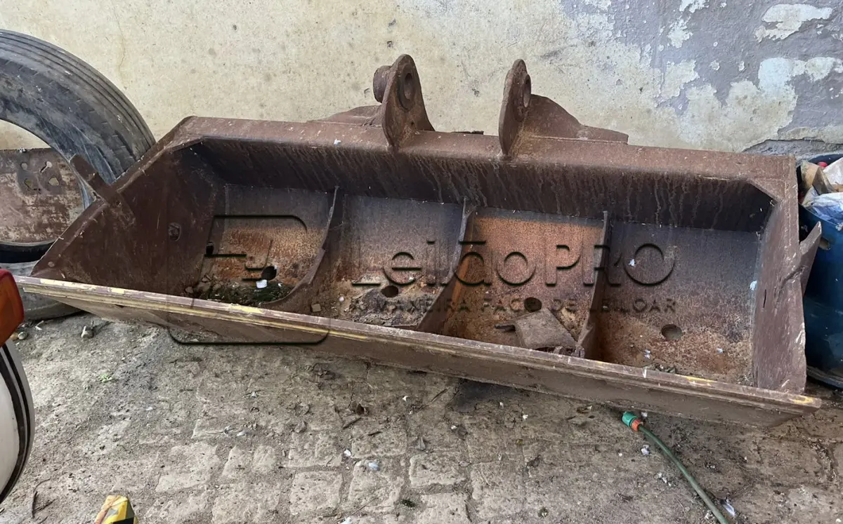 LOTE 001 - Uma Concha de Escavação de Limpeza de Escavadeira