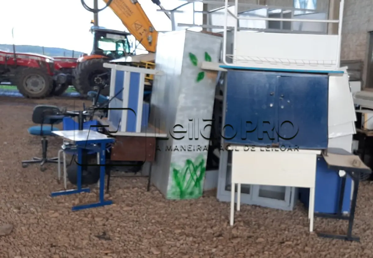 LOTE 010 - Sucata de diversos utensílios