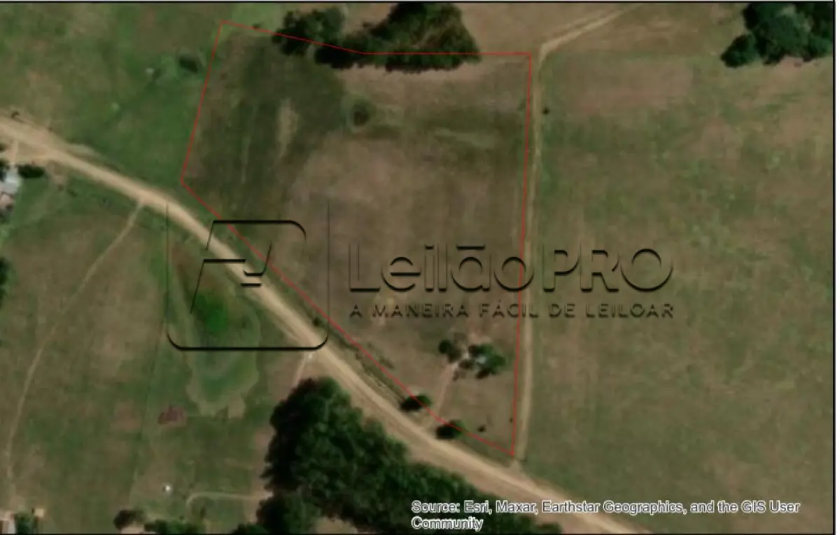 LOTE 001 - UMA FRAÇÃO DE CAMPO, sem construção com área de 4,7301 ha, encerrada num perímetro de 919,98 m, denominada Área de Fontouras - Gleba A, situado no 5º Subdistrito deste Município.