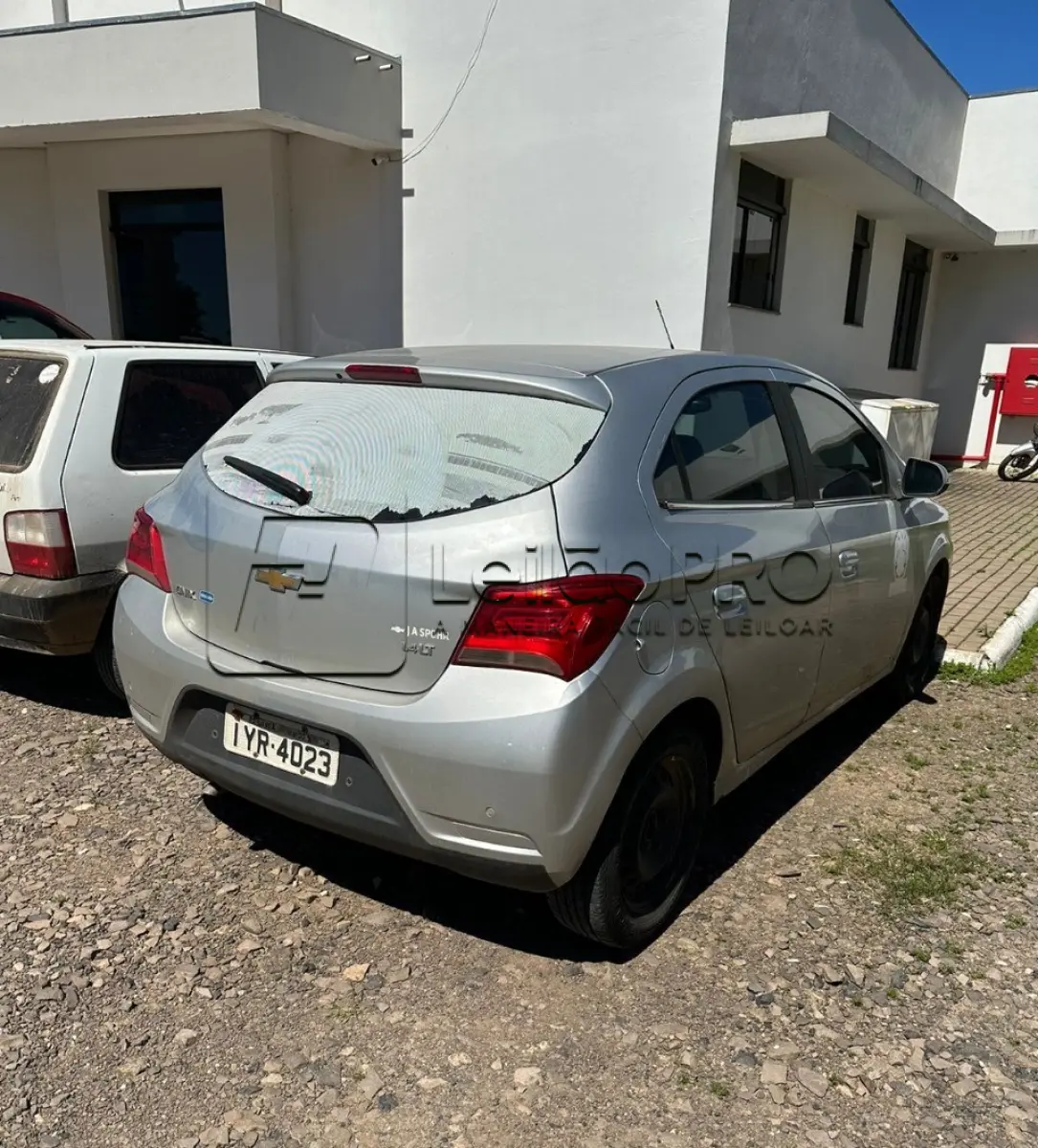 LOTE 002 - Automóvel Chevrolet Onix 1.4 MT LT -  2018/2018