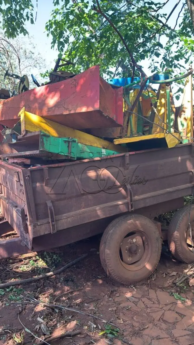 LOTE 012 - Lote de Sucatas: equipamentos