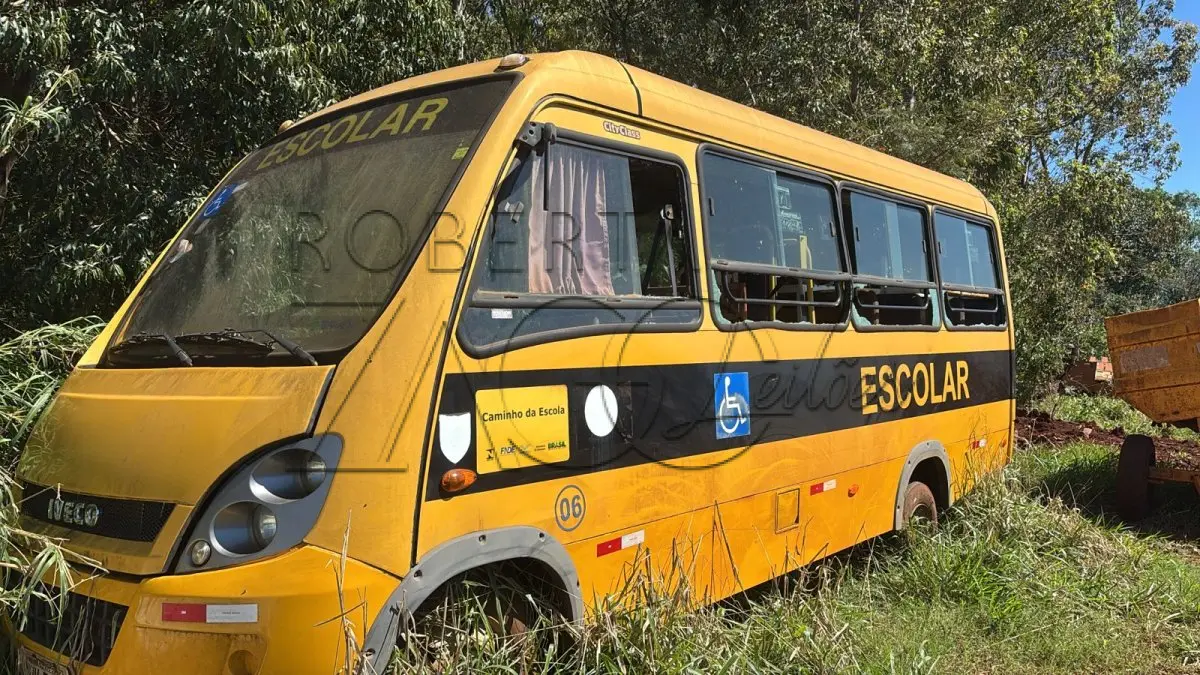 LOTE 010 - Ônibus escolar a Diesel modelo F1C, 2011/2012, Iveco, Turbo 04 cilindros, placas ISV 7814