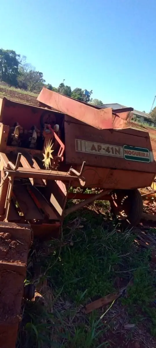 LOTE 008 - Enfardadeira de nogueira modelo Ap 41n ano 2002