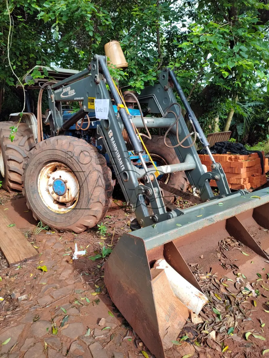 LOTE 010 - Trator Ford 8030 mais Concha Frontal. Ano 1998