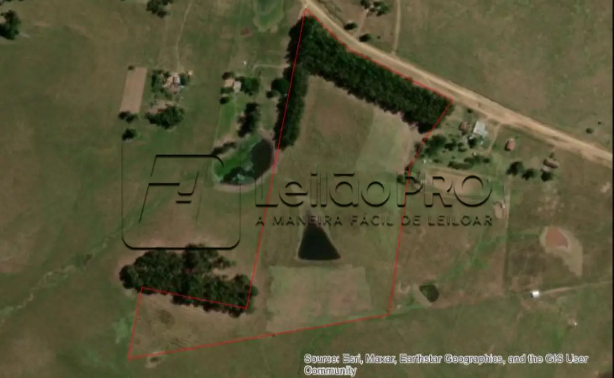 LOTE 002 - UMA FRAÇÃO DE CAMPO, sem construção com área de 12,0751 ha, encerrada num perímetro de 1.898,71 m, denominada Área de Fontouras - Gleba B, situado no 5º Subdistrito deste Município