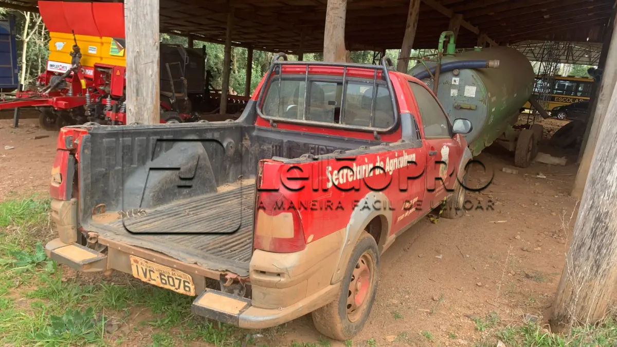 LOTE 002 - Camionete Fiat Strada Working CS, Ano/Modelo 2013/2014, Vermelha