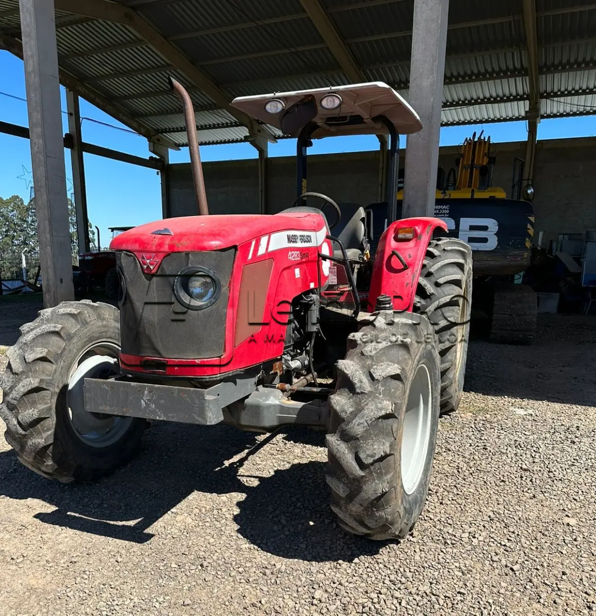 LOTE 005 - Trator Agrícola Massey Fergunson - Modelo 4283 - 4X4 – Motor: Massey - 83 CV - 2010