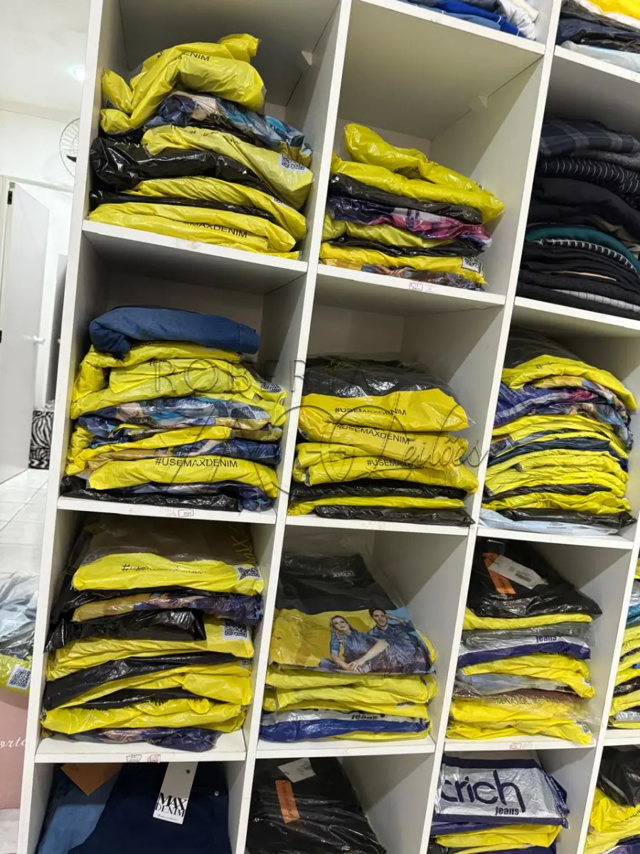 LOTE 001 - 125 Calças Jeans de variados modelos feminino e masculino de marcas diversas