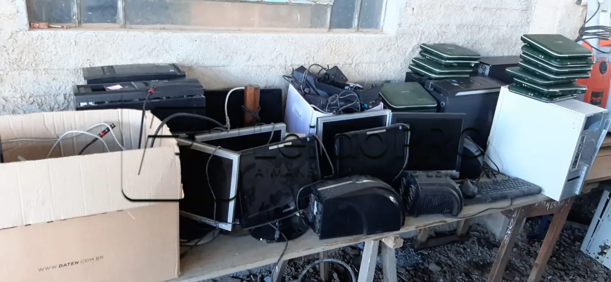 LOTE 011 - Sucata de informática diversos