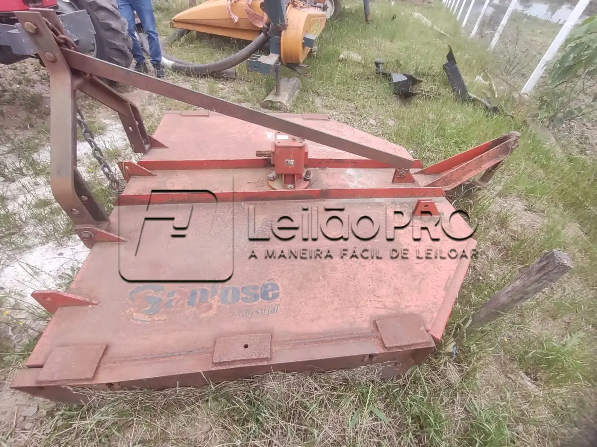LOTE 015 - Roçadeira Acoplada - Marca: São José Industrial