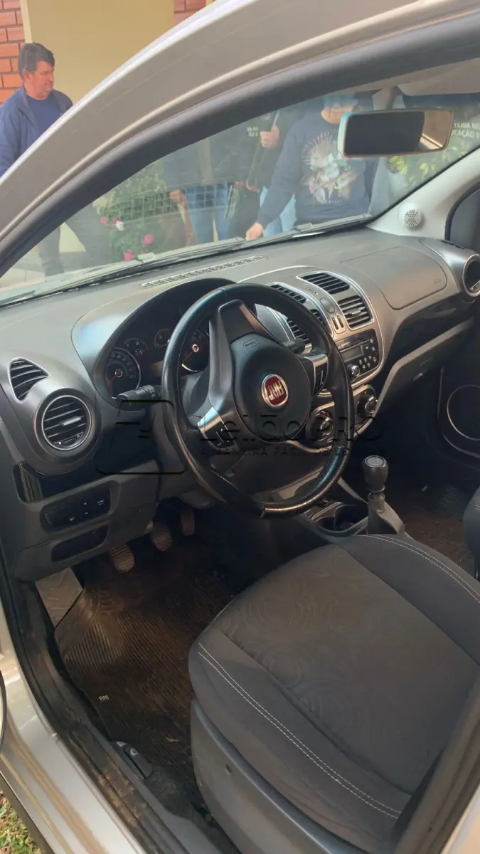 LOTE 004 - Automóvel Marca: Fiat - Modelo: Grand Siena Attractive 1.0 - Ano/Modelo: 2019/2019 - 04 portas - 05 Passageiros - 75 CV - Cor: Prata