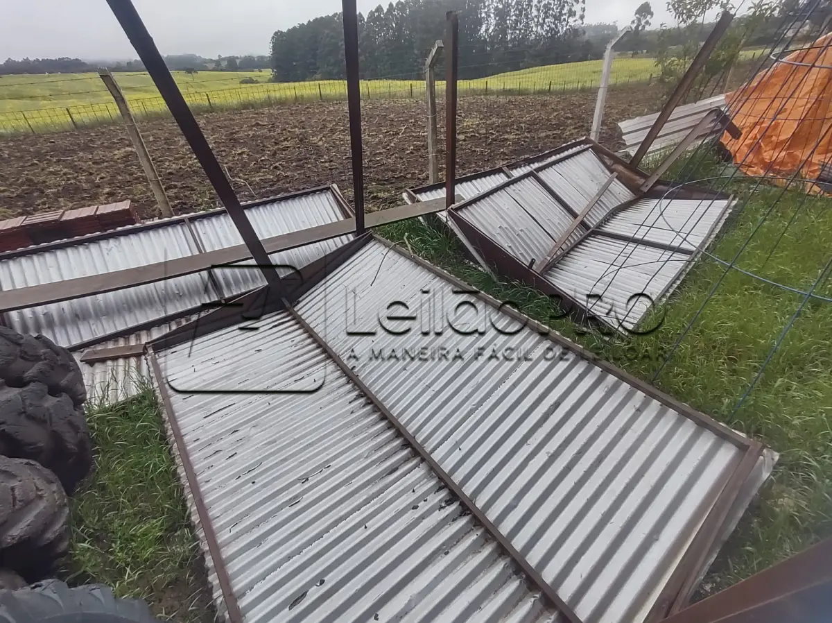 LOTE 014 - Abrigo para ponto de ônibus: 04 cobertura