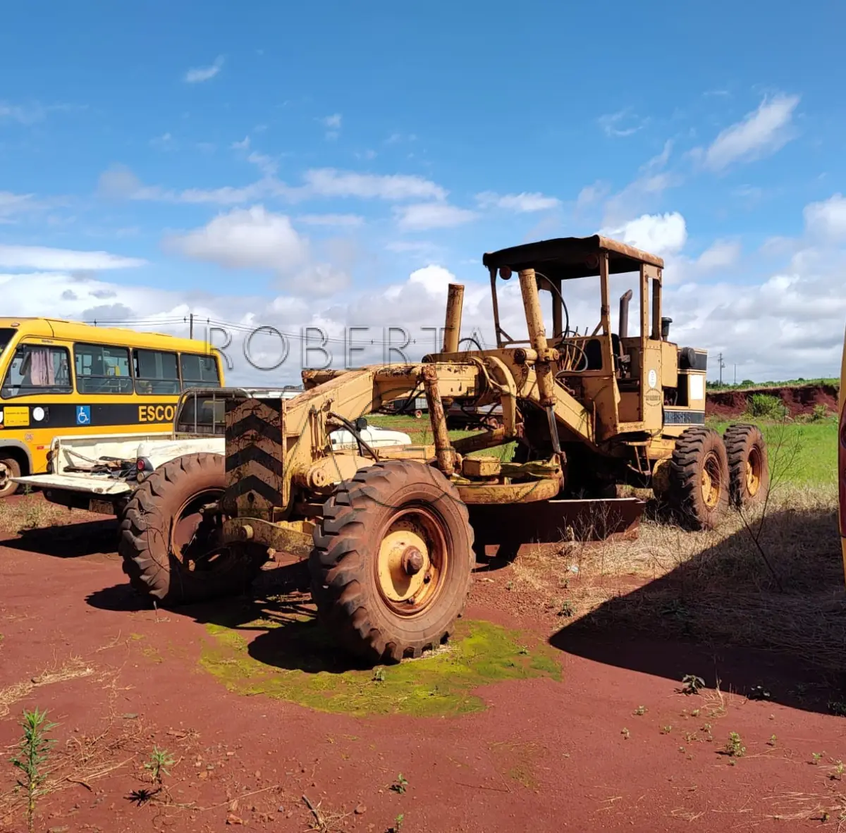 LOTE 011 - Motoniveladora Huber Warco Mb. Ano 1982