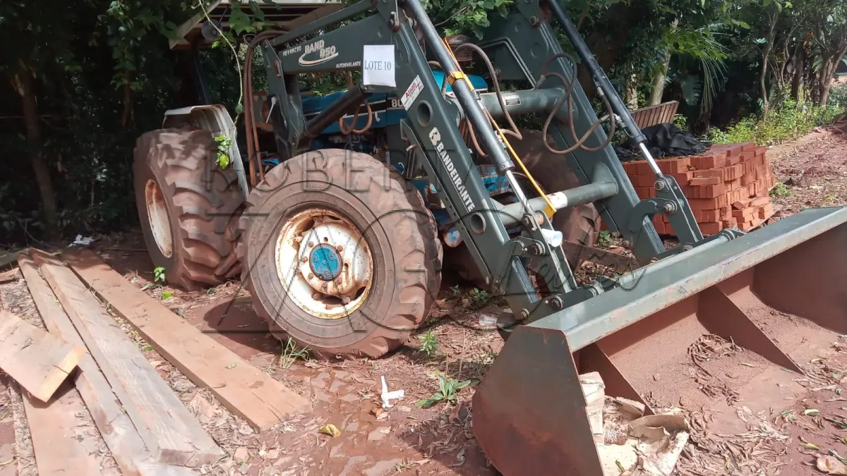 LOTE 010 - Trator Ford 8030 mais Concha Frontal. Ano 1998