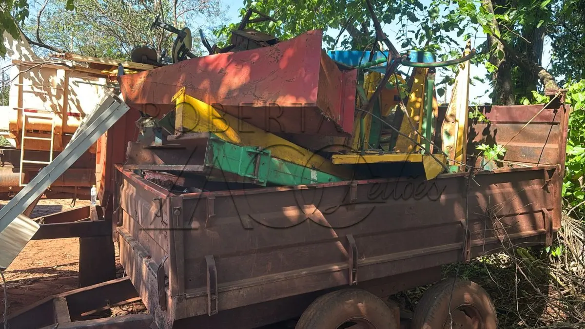 LOTE 012 - Lote de Sucatas: equipamentos