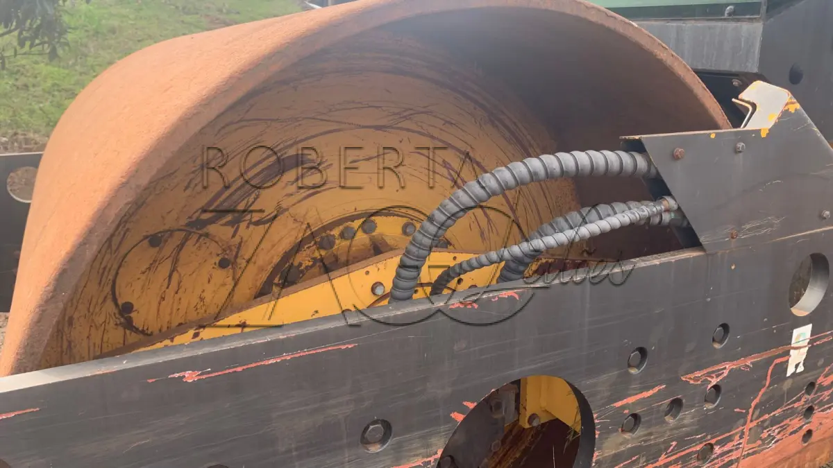 LOTE 007 - Rolo Compactador Powerzz - Modelo 818A - Ano: 03/2017 - Combustível: Diesel