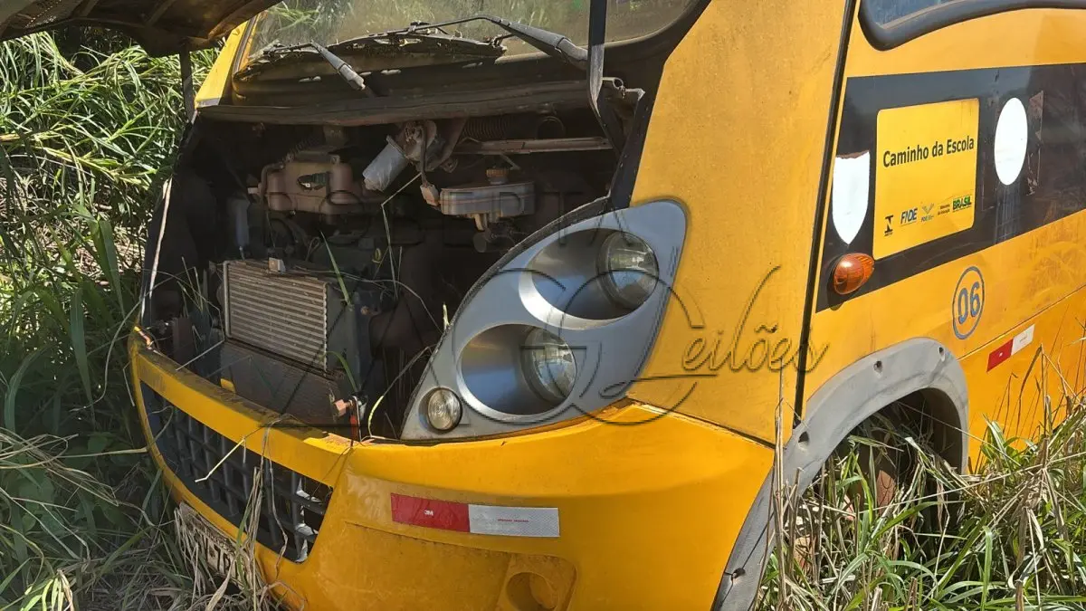 LOTE 010 - Ônibus escolar a Diesel modelo F1C, 2011/2012, Iveco, Turbo 04 cilindros, placas ISV 7814