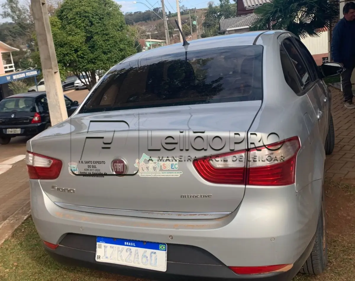 LOTE 004 - Automóvel Marca: Fiat - Modelo: Grand Siena Attractive 1.0 - Ano/Modelo: 2019/2019 - 04 portas - 05 Passageiros - 75 CV - Cor: Prata