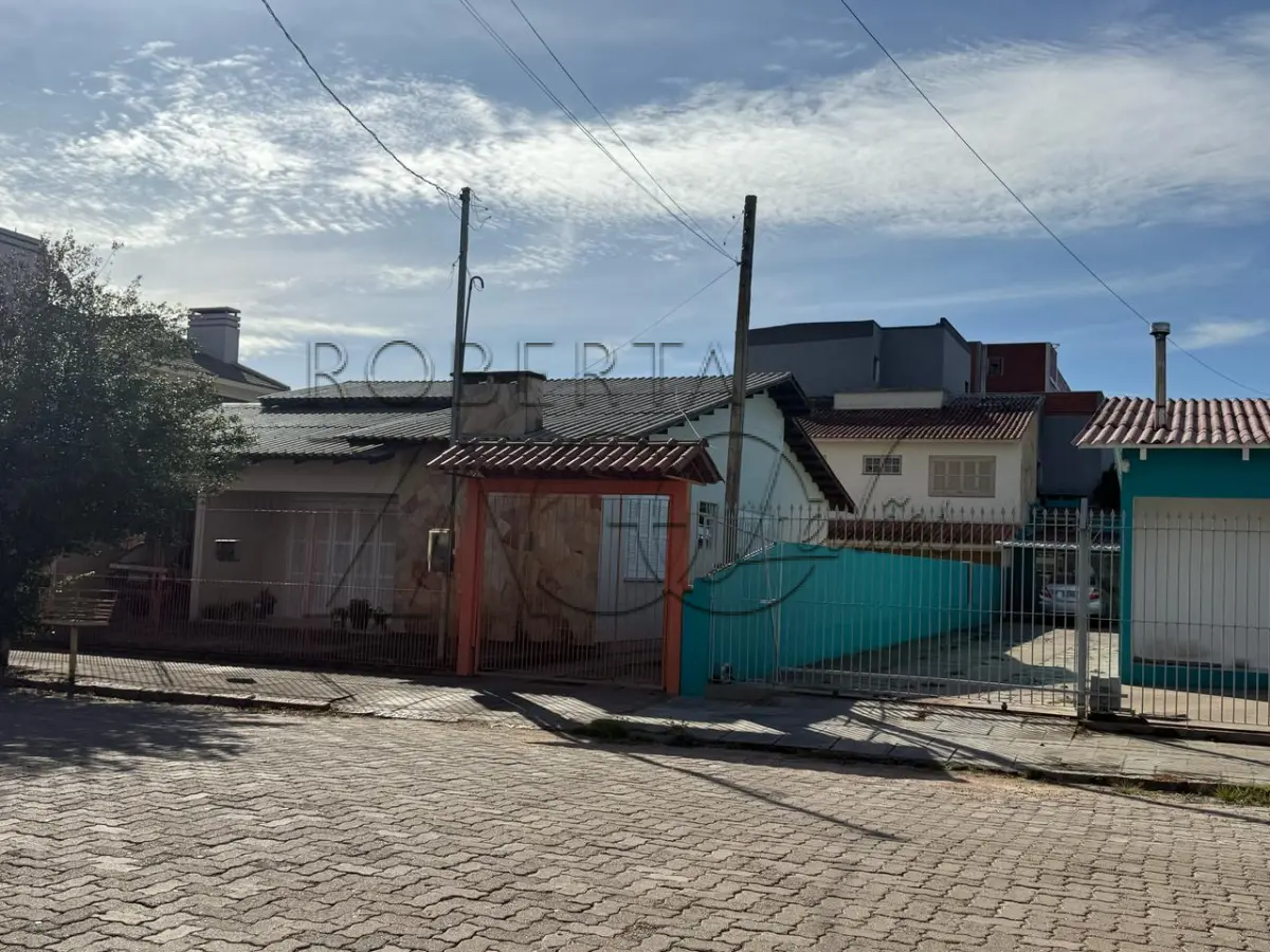 LOTE 001 - Excelente Imóvel na Rua Belarmina Chinepe nº 175, no Bairro Olaria  em Camaquã