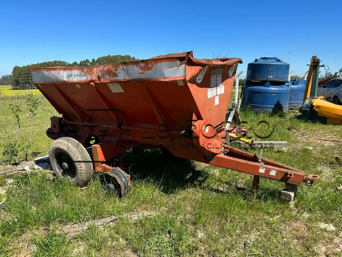 LOTE 008 - Sucata de Distribuidor de Calcário Ipacol 5,5T