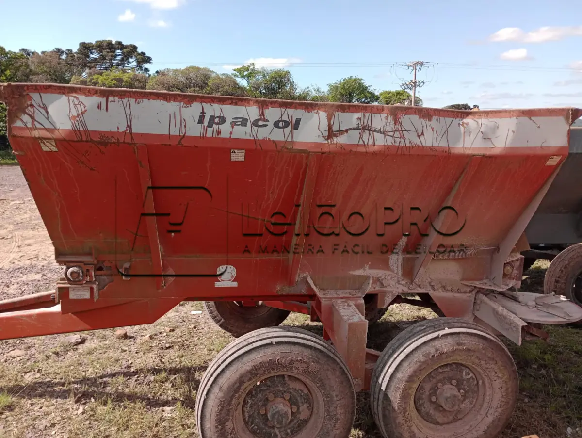 LOTE 009 - Distribuidor de Calcário - Marca: Ipacol - Capacidade: 5,5 T