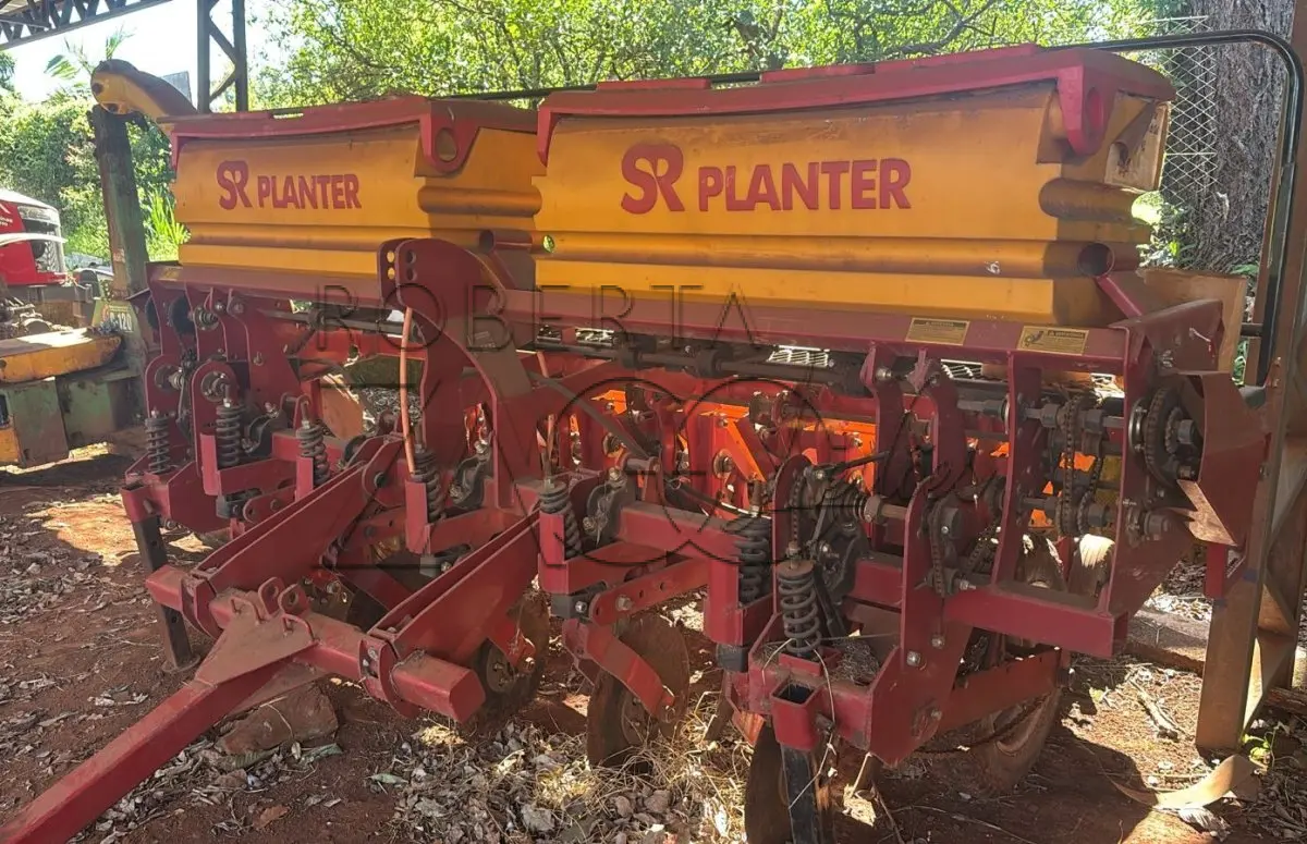 LOTE 015 - Plantadeira adubadeira de arrasto, para plantio direto, cinco linhas, para soja e milho