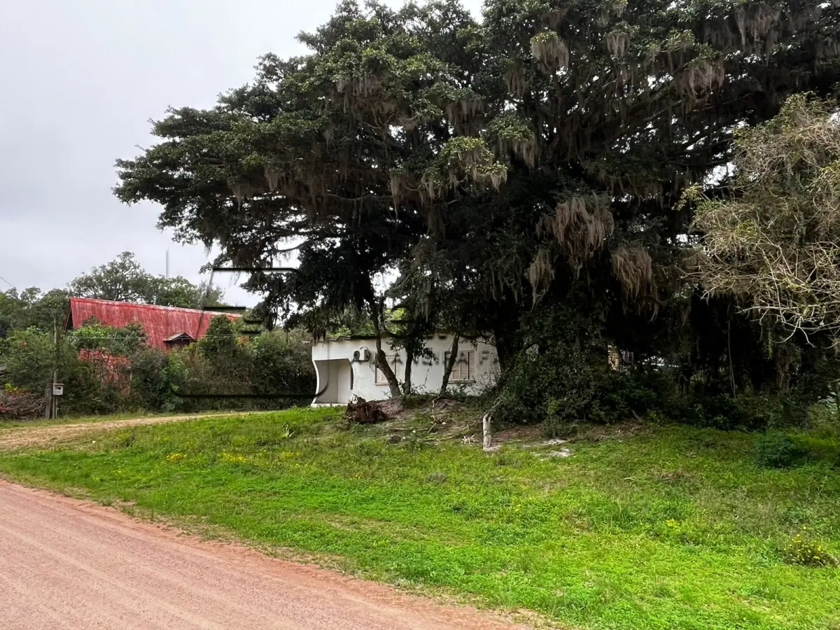 LOTE 001 - Imóvel na Av. Quinze de Novembro no Bairro Pinvest com 675,00 m2 em Tapes/RS