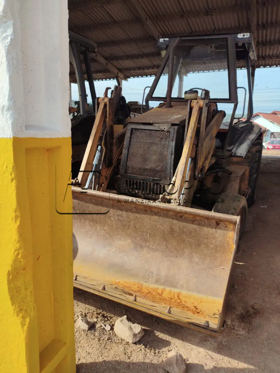 LOTE 013 - Retroescavadeira Caseottomaq 580 M2 ano 2009 – Chassi n9ah15401 - Cor amarela, cod. Patrimônio. 30963, em funcionamento.