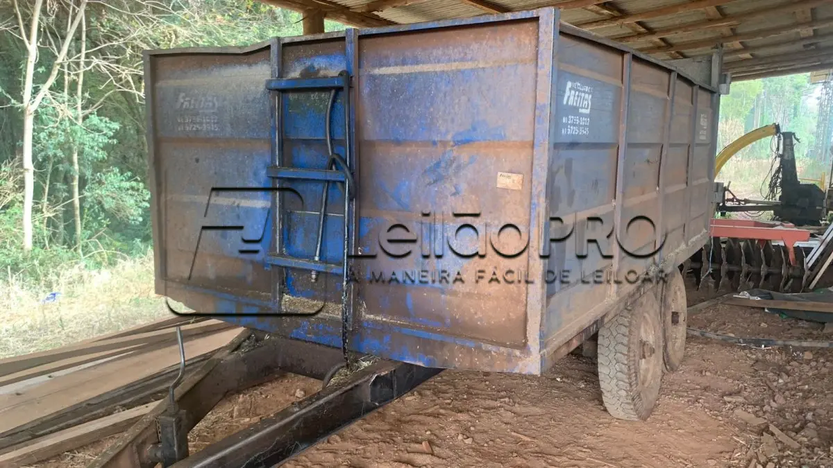 LOTE 012 - Vagão Basculante Metálico - Marca: Metal Freitas - Modelo: MF ME 8T -  Cor: Azul - Ano de Fabricação: 2015