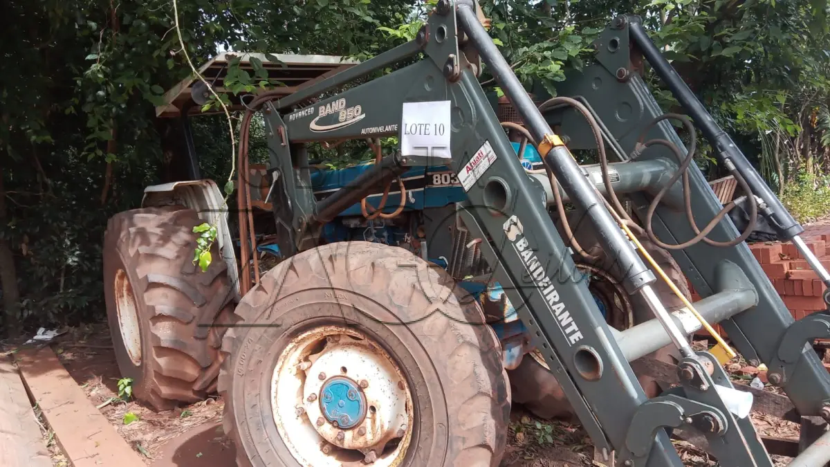 LOTE 010 - Trator Ford 8030 mais Concha Frontal. Ano 1998