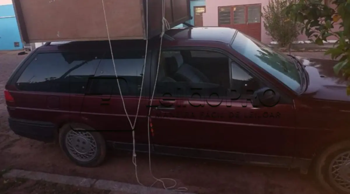 LOTE 001 - Automóvel FORD/ROYALE 2.0 GL, Fabricação/Modelo: 1992 Placa: ICN8F86, Cor: vermelha.