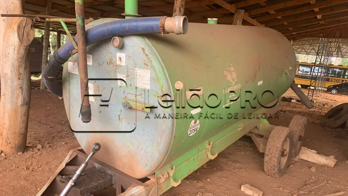 LOTE 011 - Equipamento: Distribuidor de Adubo Orgânico Líquido à Vácuo - Marca: Lumeco - Modelo: LMC 6000 - Série: 163/2018 - Cor: Verde - Ano de Fabricação: 2018.