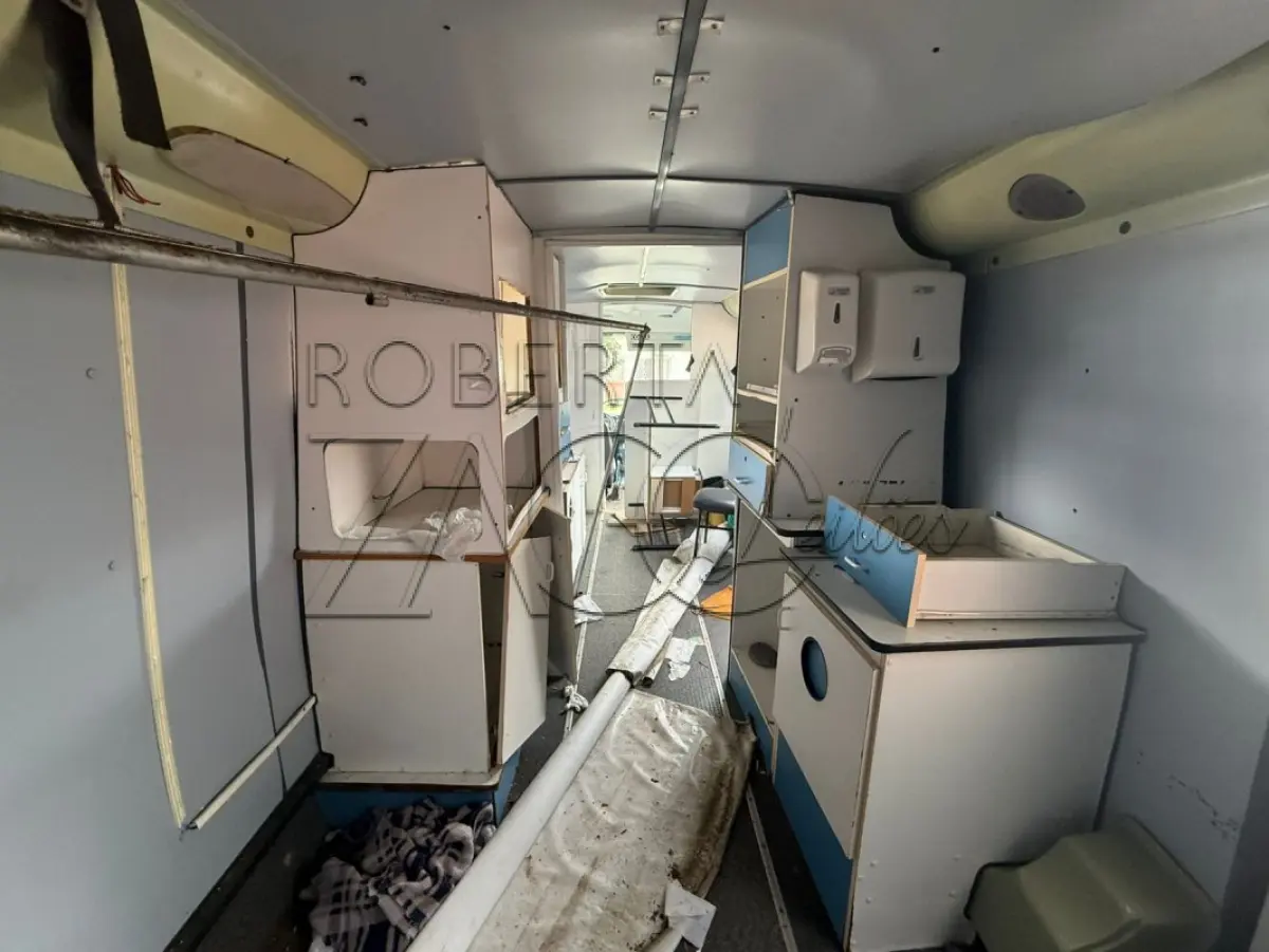 LOTE 003 - VEÍCULO MICROÔNIBUS AMBULÂNCIA, FIAT IVECO, MODELO COMIL BELLA M, DIESEL, CAP. 6,2 TON, 122 CV, COR BRANCA, ANO DE FABRICAÇÃO 2003, MODELO 2004