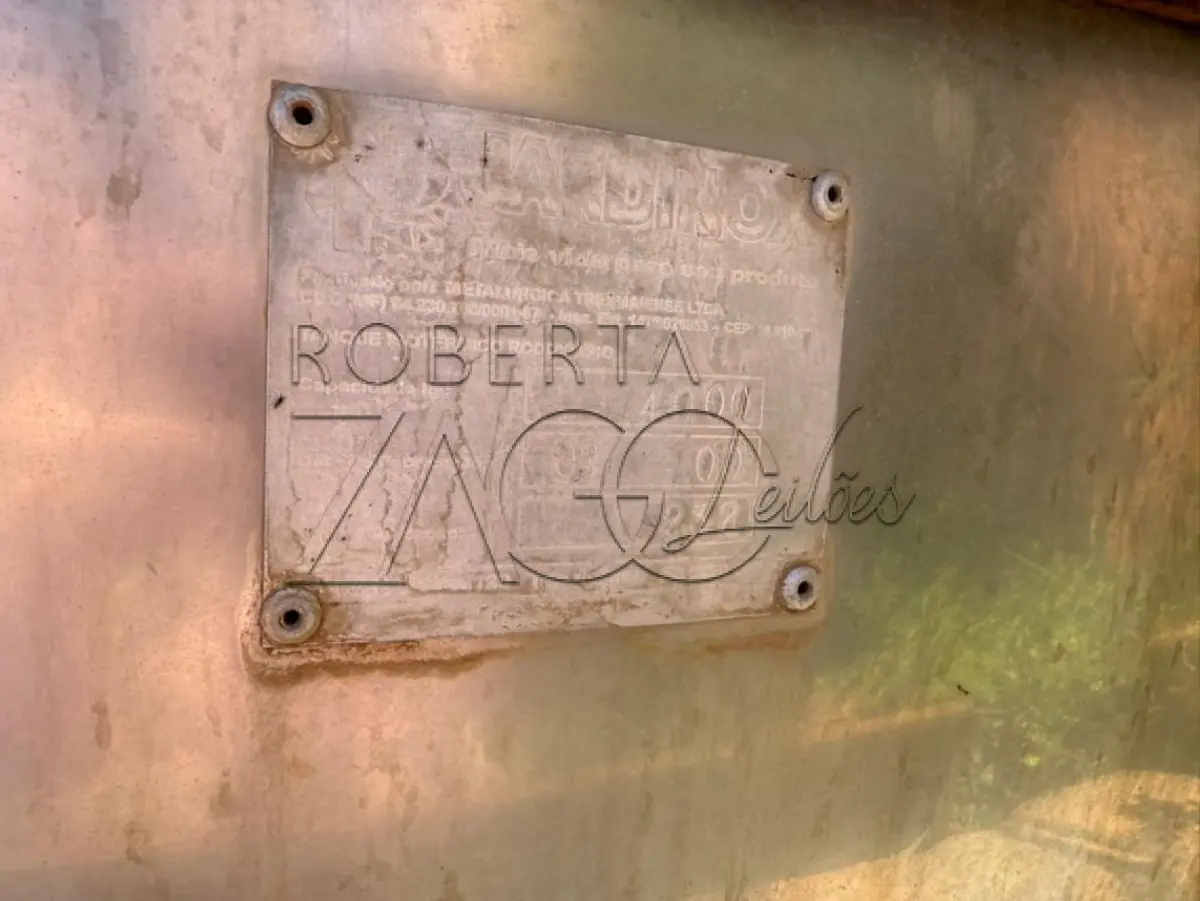 LOTE 004 - Tanque isotérmico rodoviário, tipo oval, inoxidável, marca Jardinox, capacidade de 4.000 litros.