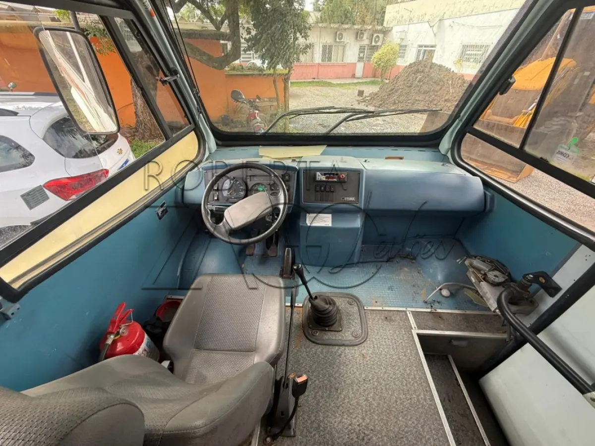 LOTE 003 - VEÍCULO MICROÔNIBUS AMBULÂNCIA, FIAT IVECO, MODELO COMIL BELLA M, DIESEL, CAP. 6,2 TON, 122 CV, COR BRANCA, ANO DE FABRICAÇÃO 2003, MODELO 2004