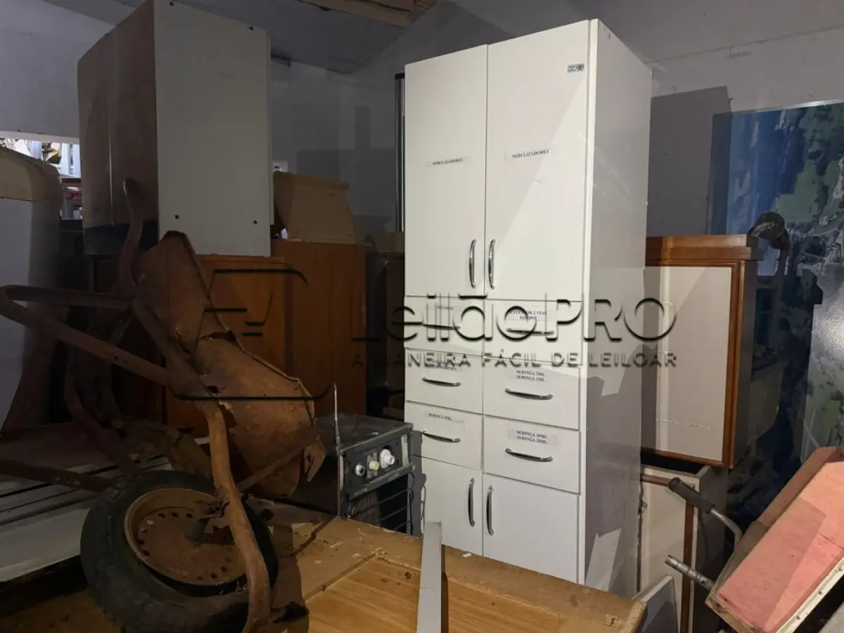 LOTE 005 - Lote de Sucata diversas contendo eletrônicos, mobiliários e ferros.